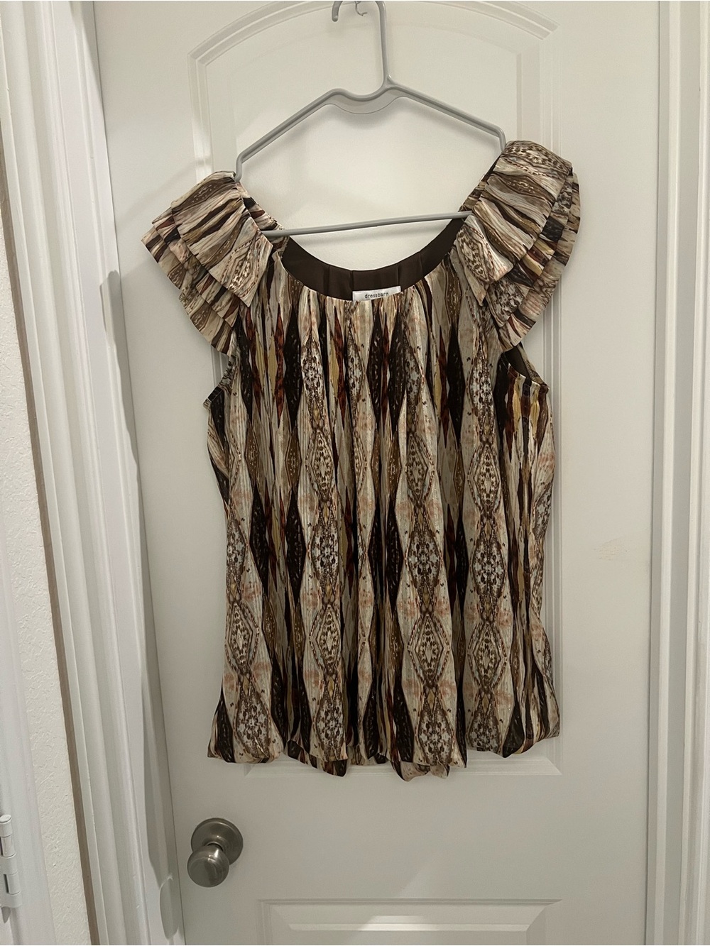 Dressbarn Women’s L Ruffled Neck Sleeveless Blouse Top Brown Abstract Print